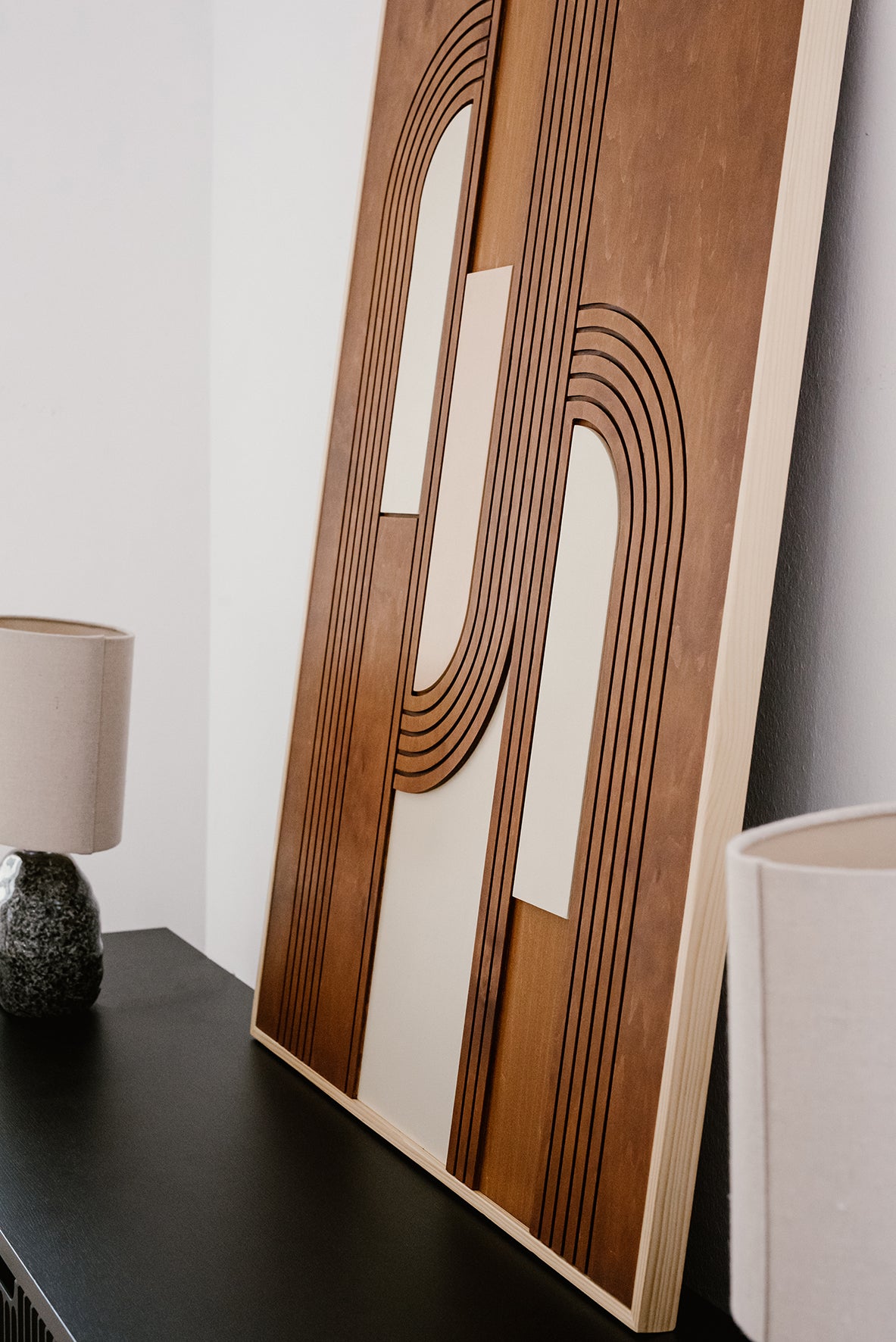 Drewniana dekoracja ścienna MODU – detal wykonania widoczny z boku